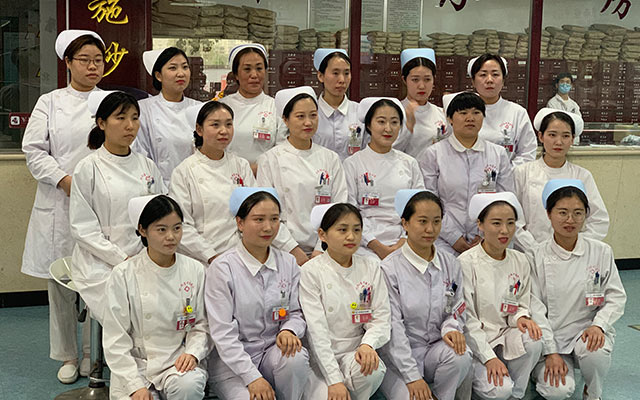 【5.12护士节】LEDONG体育·（中国）官方网站,举办茶话会白衣天使受表彰(图1)