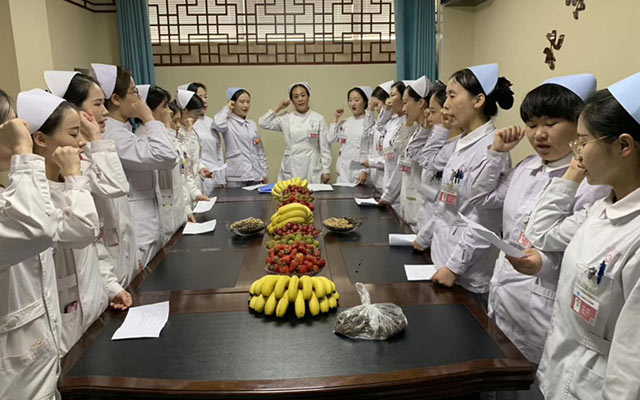 【5.12护士节】LEDONG体育·（中国）官方网站,举办茶话会白衣天使受表彰(图2)