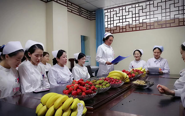 【5.12护士节】LEDONG体育·（中国）官方网站,举办茶话会白衣天使受表彰(图4)