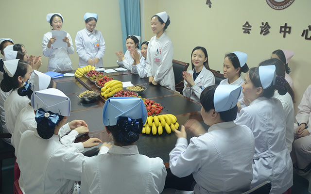 【5.12护士节】LEDONG体育·（中国）官方网站,举办茶话会白衣天使受表彰(图5)