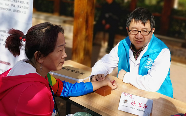 【学雷锋日】LEDONG体育·（中国）官方网站,举办“爱满京城，牵手智慧家医”志愿服务活动(图3)